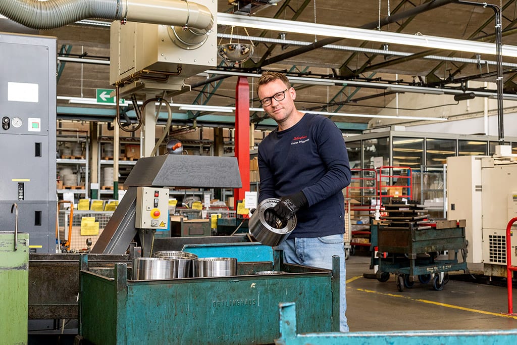 Detailreiche Industriefotografie bei Ortlinghaus – Fotograf dokumentiert moderne Fertigungsprozesse
