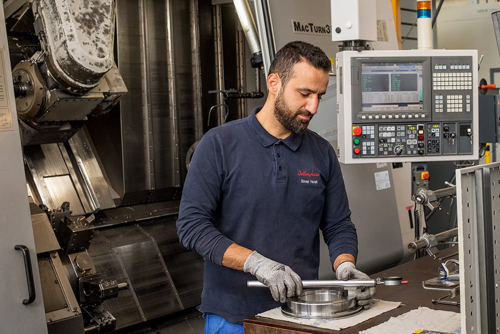 Reportagefotografie bei Ortlinghaus – Fotograf hält Technik und Präzision visuell fest