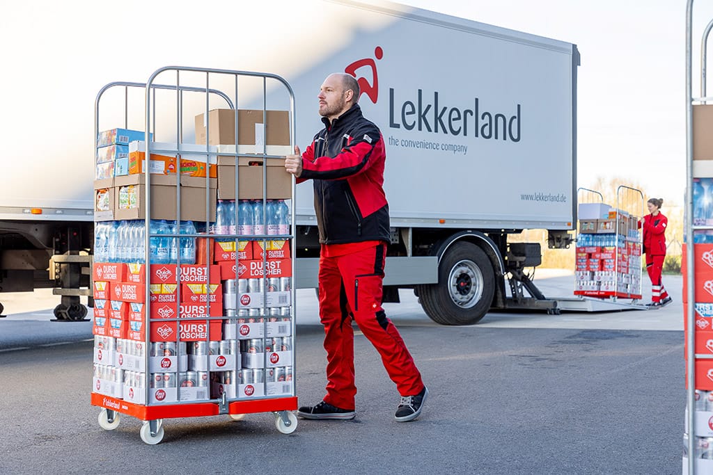 Industriefotografie von Industrieanlagen mit klaren Linien, Stahlkonstruktionen und technischer Präzision